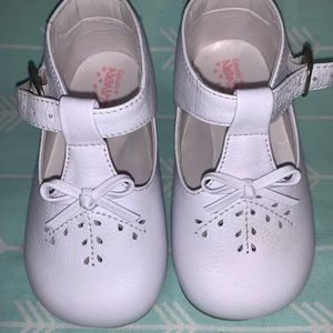 Walker shoes White Mary Jane size 4 1/2